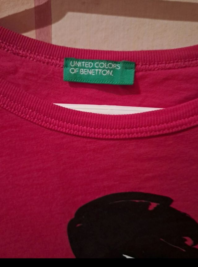  Polo verde y Camiseta Roja. Benetton 