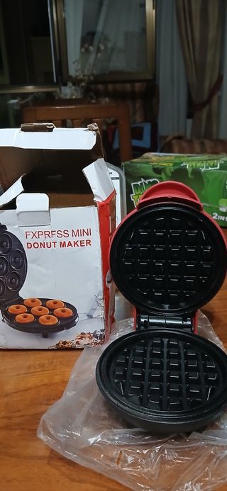 Mini gofrera y donutera roja