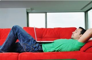 Sofá 2 plazas tela roja - pies reclinable