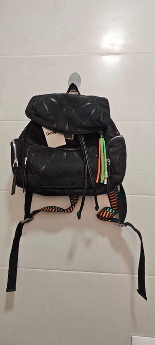 Mochila Desigual negra estampada