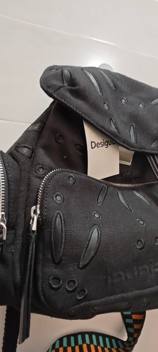 Mochila Desigual negra estampada