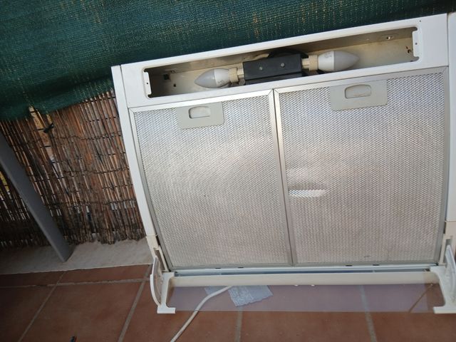 Campana extractora blanca