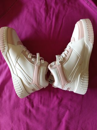 Zapatillas deportivas a estrenar