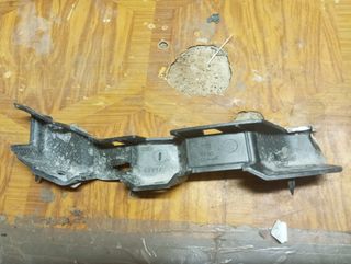 Soporte parachoques Ford 1321365