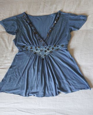 Camiseta Bershka azul 