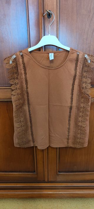 Top estivo marrone in pizzo