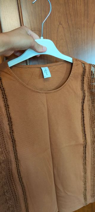 Top estivo marrone in pizzo
