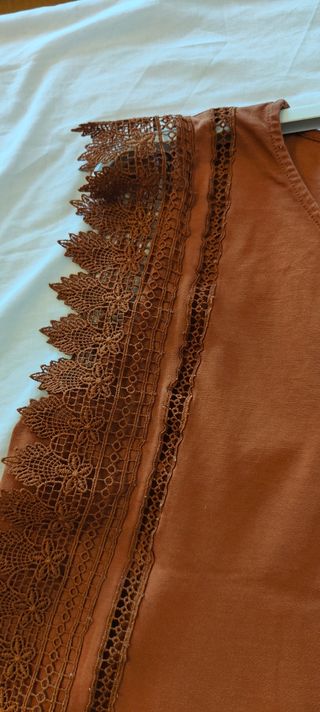 Top estivo marrone in pizzo