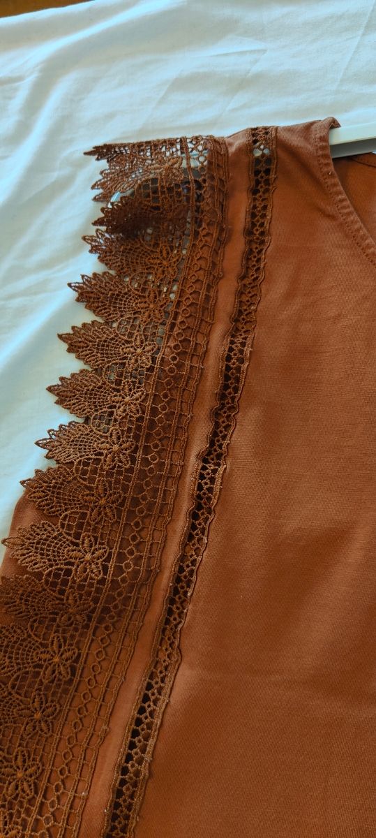Top estivo marrone in pizzo