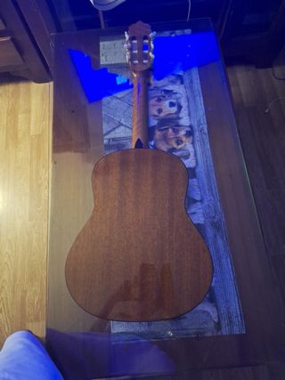 Guitarra clásica poco uso con su funda y pollete