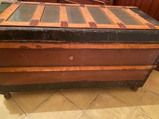 Baule marrone antico - Legno e metallo
