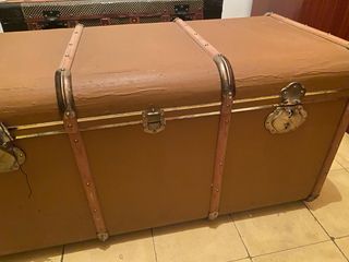 Baule marrone antico - Legno e metallo