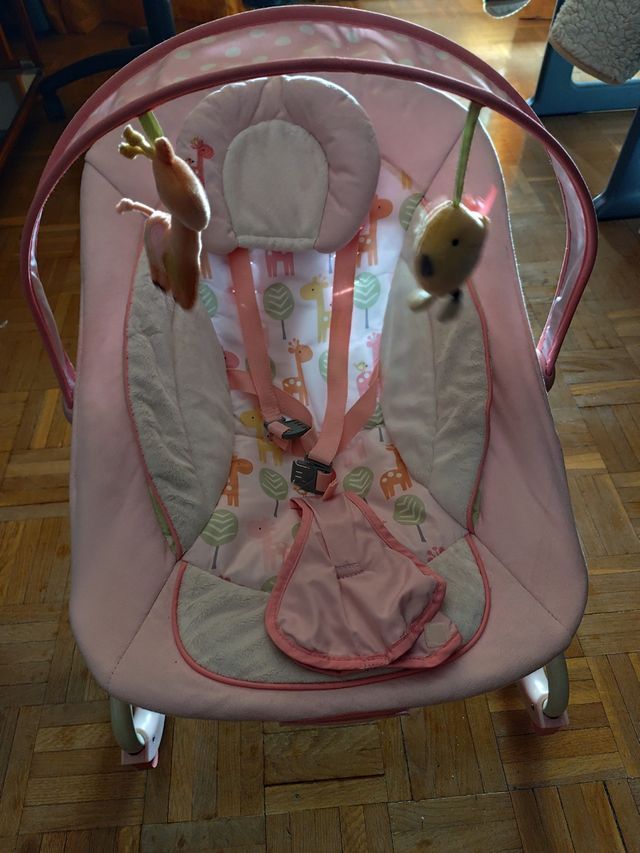 Silla mecedora bebé rosa