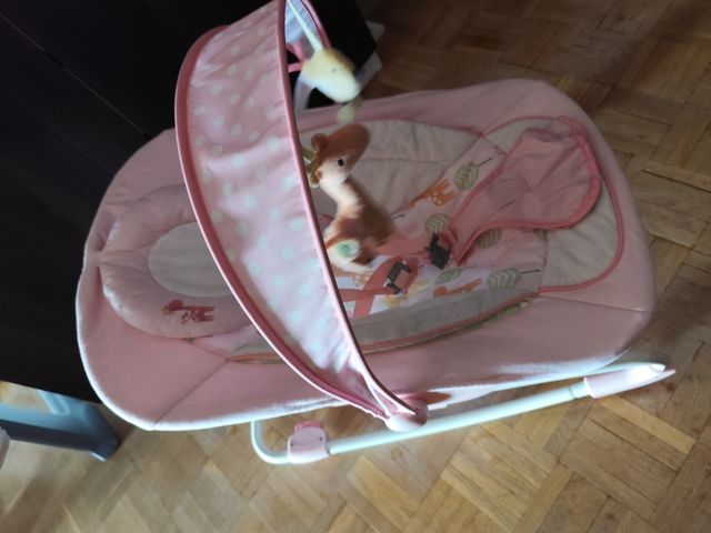Silla mecedora bebé rosa