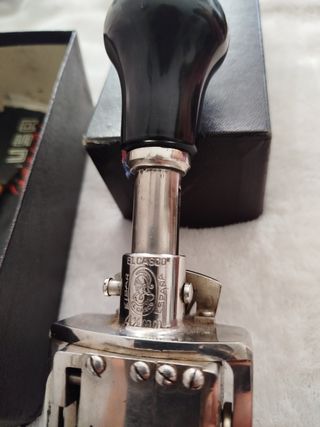 Númerador metálico antiguo