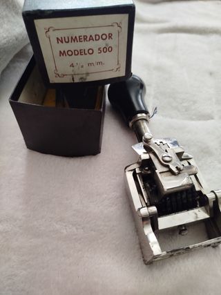 Númerador metálico antiguo