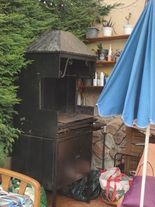 Barbacoa de forja negra