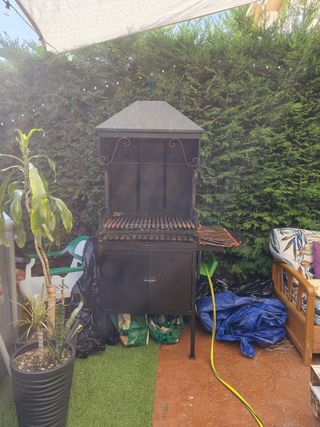 Barbacoa de forja negra