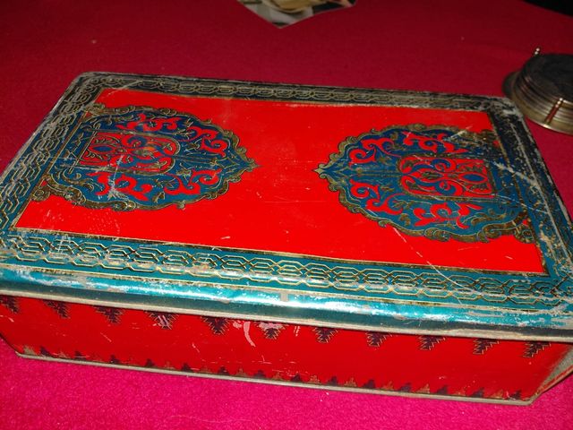 Caja vintage decorada