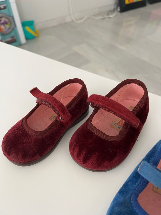 Bailarinas de terciopelo con cierre de velcro