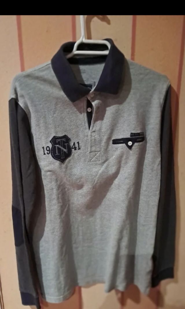 2 Polos manga larga grises y azules Nukutavake. 