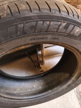 Neumático Michelin 215/60R17