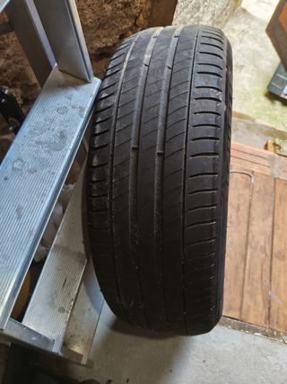 Neumático Michelin 215/60R17