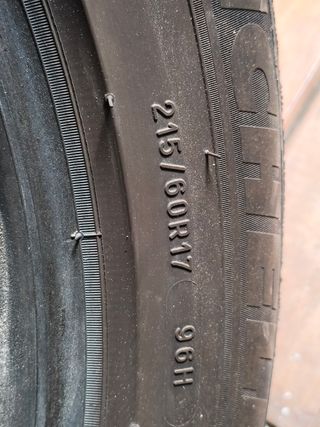 Neumático Michelin 215/60R17