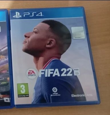 PS4 (PlayStation 4) Slim - 2 mandos
1 TB