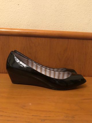 TOMMY HILFIGER - bailarinas cuña charol 38