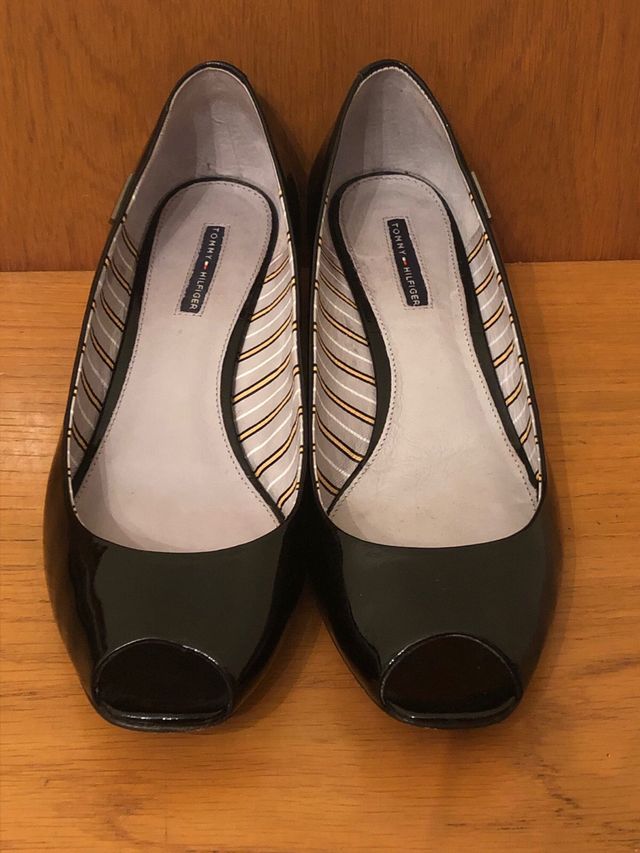 TOMMY HILFIGER - bailarinas cuña charol 38