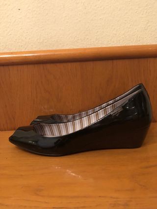 TOMMY HILFIGER - bailarinas cuña charol 38
