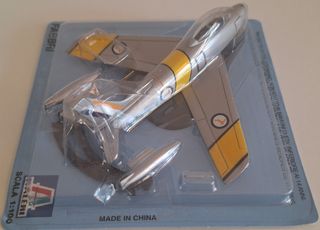 Avion F-86 Sabre escala 1:100