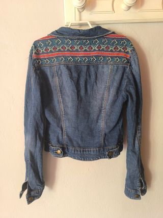 Chaqueta vaquera Stradivarius étnica