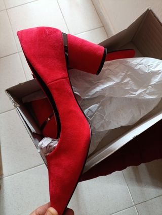 Salones rojos tacón bloque
