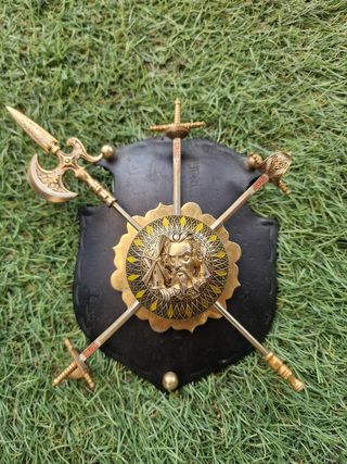 Escudo con miniaturas Toledo