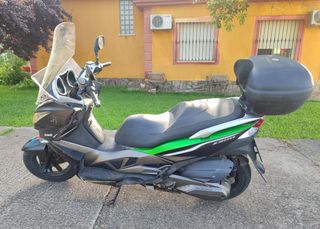 Kawasaki J300 - 27241km - Baúl