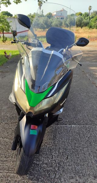 Kawasaki J300 - 27241km - Baúl