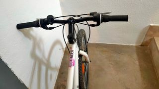 Bicicleta montaña 26" blanca Seminueva con regalo