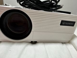 Proyector VANKYO portátil
