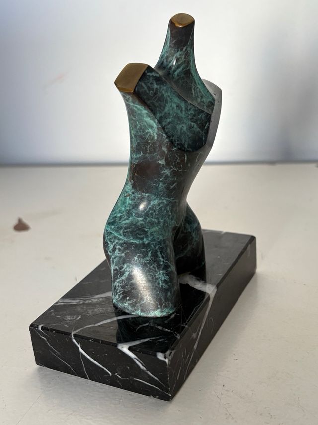 Escultura Torso Masculino - Amaya