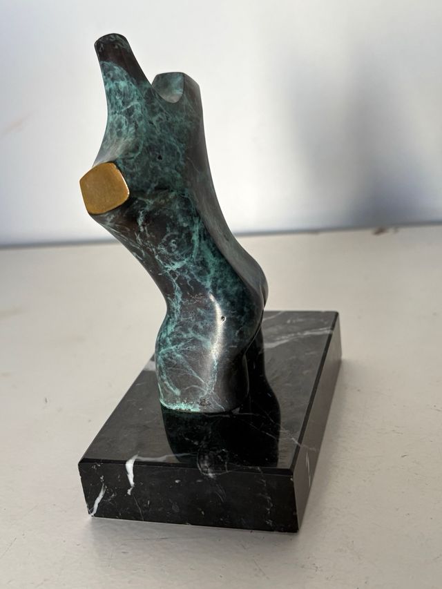 Escultura Torso Masculino - Amaya