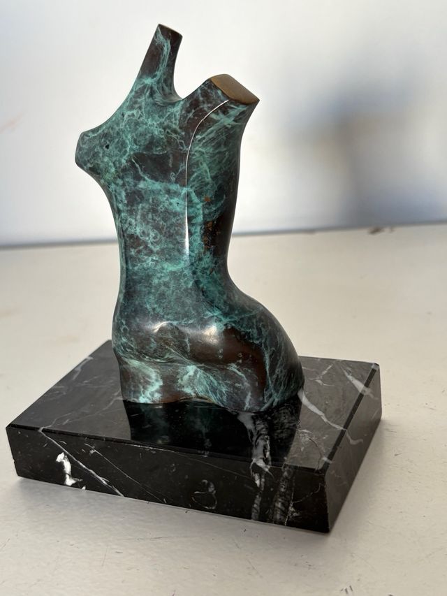 Escultura Torso Masculino - Amaya