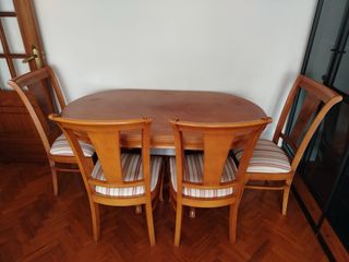 Mesa comedor madera + 4 sillas