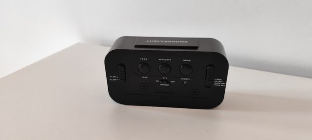 Despertador digital LED