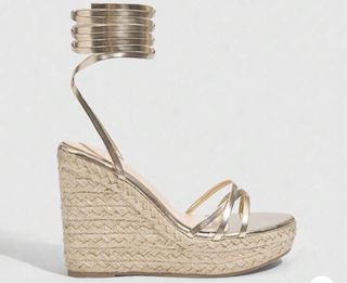 Sandalias doradas de cuña