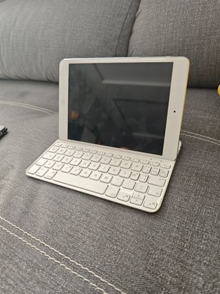 iPad Mini 1 blanco + teclado Logitech