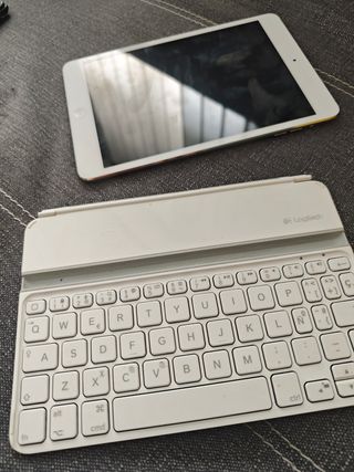 iPad Mini 1 blanco + teclado Logitech