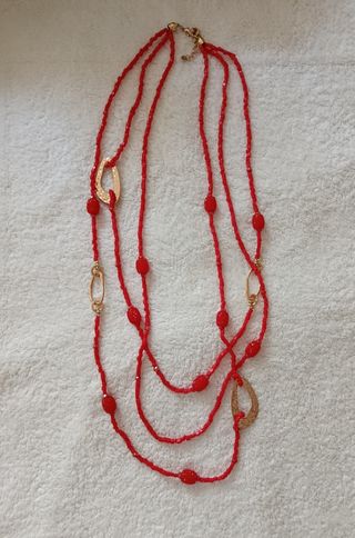 Collana rossa | Bigiotteria elegante
Mai usata