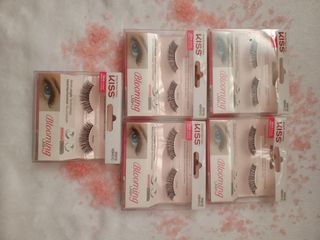 5 Pestañas Kiss Blooming Lash + 1 más regaló